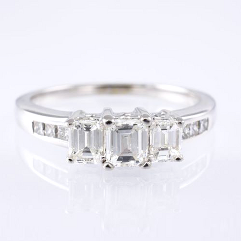 14 Kt White Gold Engagement Diamond Ring