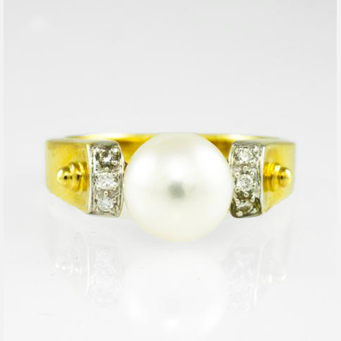 18 Kt Yellow Gold Pearl & Diamond Ladies' Ring